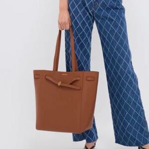 Veronica Beard Dash Pebbled Leather Tote in Hazelwood